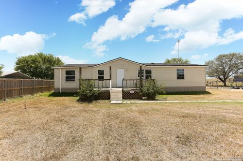 610 Moss Point St, Poth, TX, 78147-0257 | Card Image