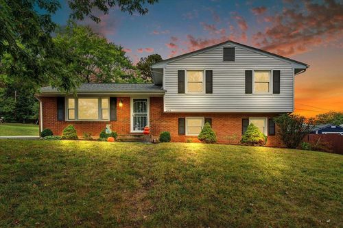 2915 Diplomat Dr, Roanoke, VA, 24019-3315 | Card Image