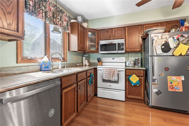 607 Brookhaven Ln, Condo with 2 bedrooms, 3 bathrooms and 2 parking in Woonsocket RI | Image 4