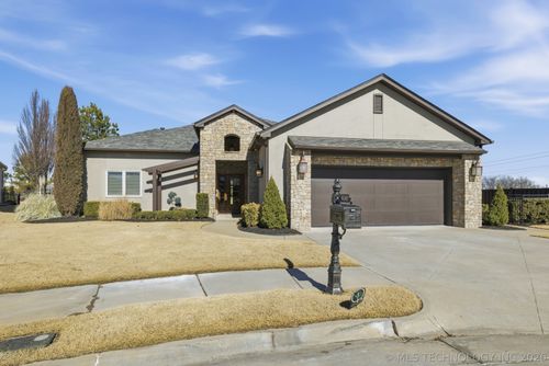 8402 S Nogales Ave W, Tulsa, OK, 74132-5500 | Card Image