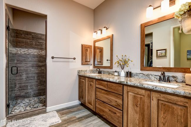 Primary Bathroom | Image 24