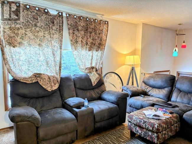 28 Otter Ave, Home with 5 bedrooms, 2 bathrooms and null parking in Manitouwadge ON | Image 4