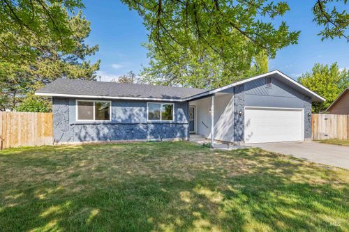 551 Park Meadows Cir, Twin Falls, ID, 83301-3215 | Card Image