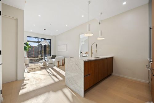 2j-31-16 21st St, Astoria, NY, 11106-4518 | Card Image