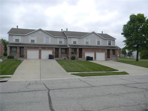 725 Se 10th St, Lee's Summit, MO, 64081-3033 | Card Image