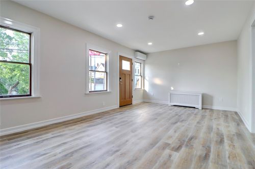 61 80th Ave, Glendale, NY, 11385-6806 | Card Image