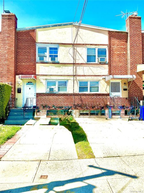 211-05 48th Ave, Oakland Gardens, NY, 11364-1136 | Card Image