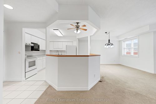 205-208 Silvercreek Pky N, Guelph, ON, N1H8H2 | Card Image