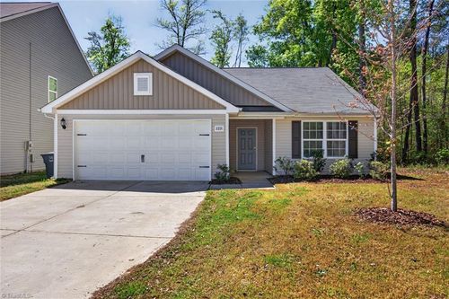 2231 Balmore Ct, Greensboro, NC, 27405-9822 | Card Image