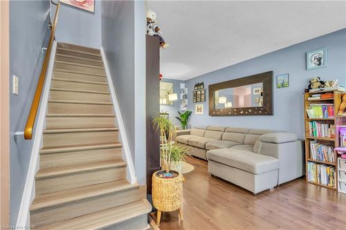 7-375 Pioneer Dr, Kitchener, ON, N2P1L8 | Card Image
