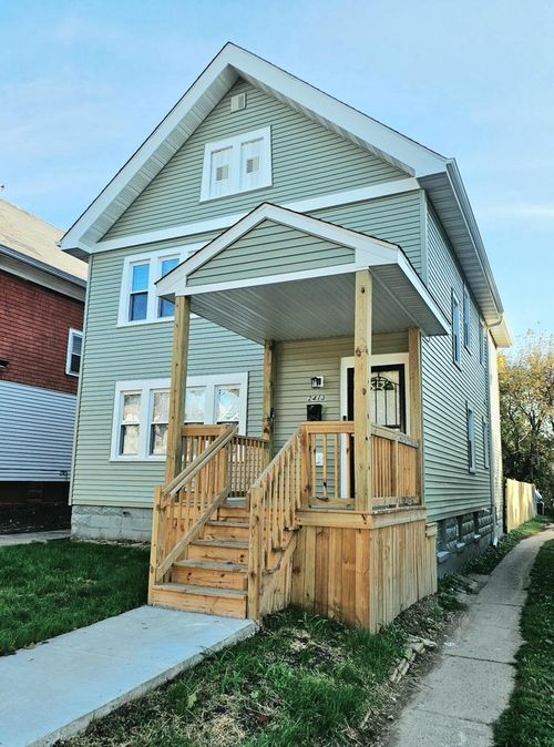 2413 W Finn Place, Milwaukee, WI, 53206 | Card Image