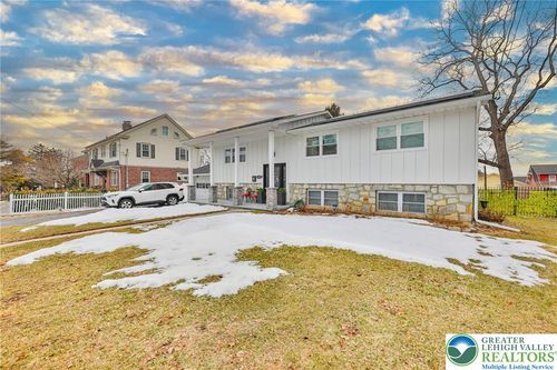 422 Belvidere St, Nazareth, PA, 18064-2303 | Card Image