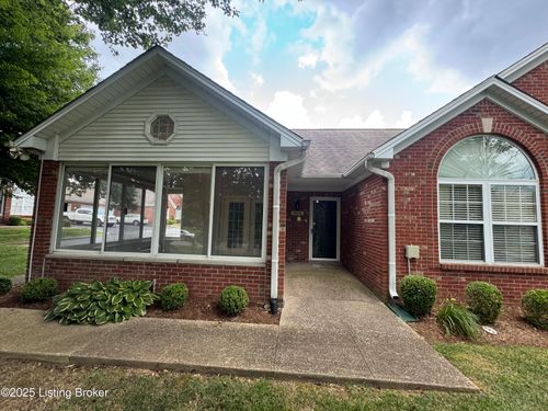 8021 St Andrews Village Dr, Louisville, KY, 40241 | Card Image