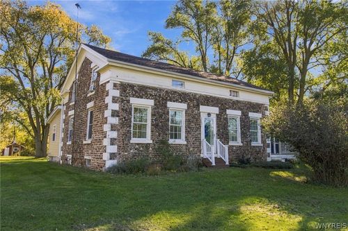2471 Maple Rd, Wilson, NY, 14172-9756 | Card Image