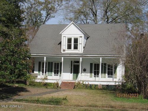 402 W Georgetown St, Crystal Springs, MS, 39059-2768 | Card Image