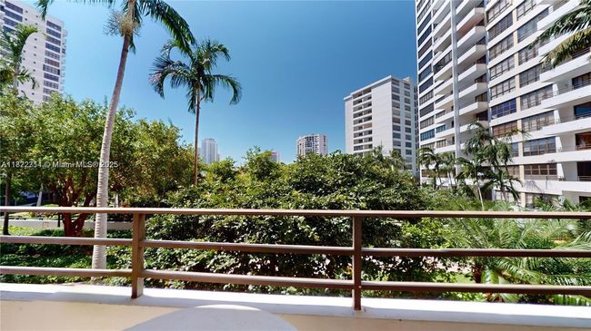 APT-219 - 600 Three Islands Blvd, Condo with 2 bedrooms, 2 bathrooms and null parking in Hallandale Beach FL | Image 4