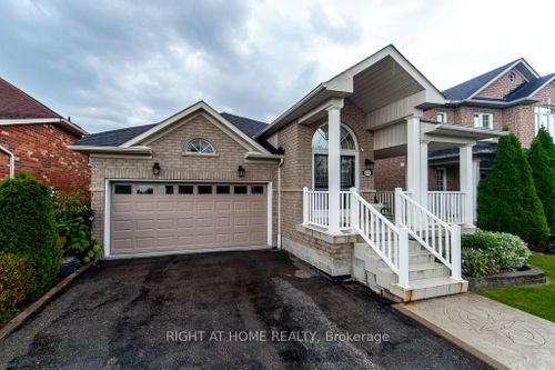 3261 Country Lane, Whitby, ON, L1P1T7 | Card Image