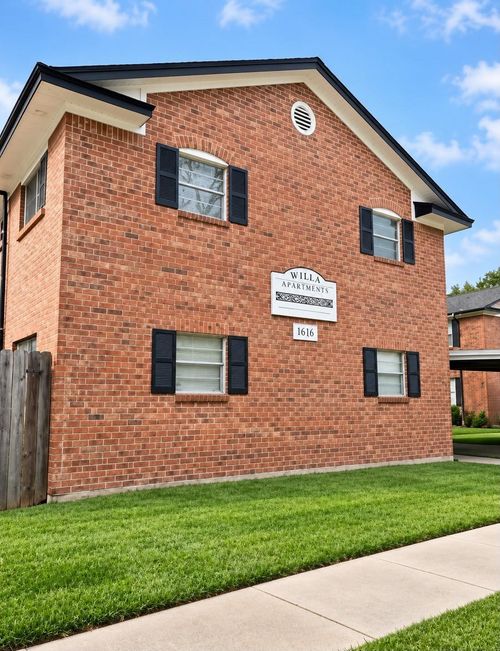 404 S Hood St, Alvin, TX, 77511-2369 | Card Image