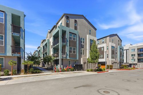 569 Yale Way, San Jose, CA, 95117-3048 | Card Image