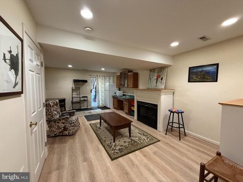 bsmt-only-35875 Devon Park Sq, ROUND HILL, VA, 20141-2494 | Card Image