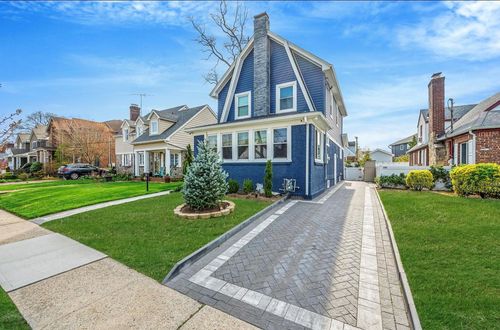 56 Whittier St, Lynbrook, NY, 11563-1018 | Card Image