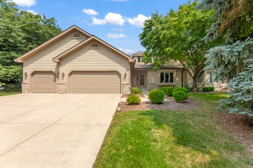 1828978 Golf Rdg S, Pewaukee, WI, 53072-4903 | Card Image