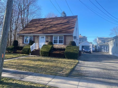 211 Mineola Ave, Carle Place, NY, 11514-1618 | Card Image