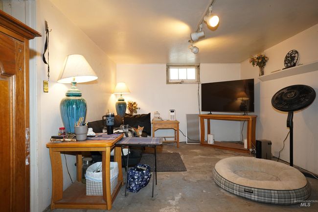 Office featuring concrete flooring | Image 23