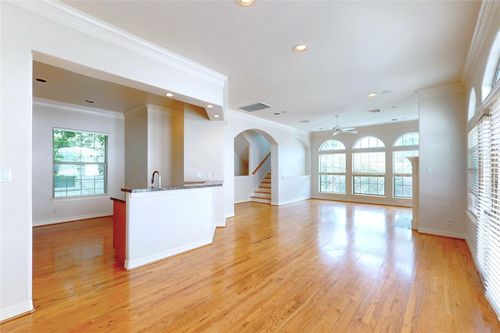 5914 Center St, Houston, TX, 77007-3005 | Card Image