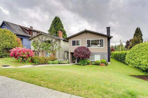 205 E 28th St, North Vancouver, BC, V7N1C1 | Card Image