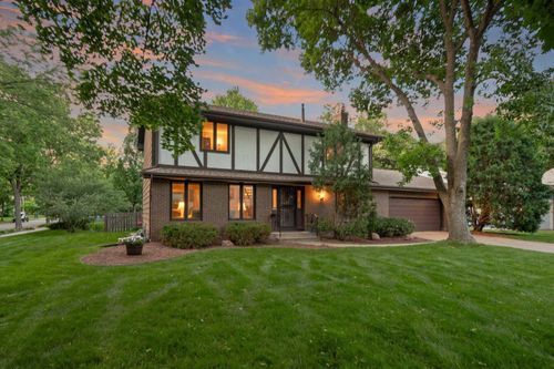 4600 Glabe Ln, Minneapolis, MN, 55406-2922 | Card Image