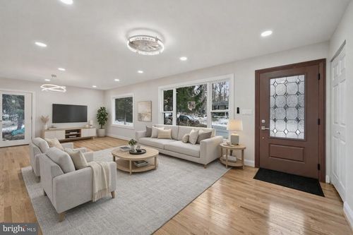 5806 Miriam Dr, SYKESVILLE, MD, 21784-8436 | Card Image