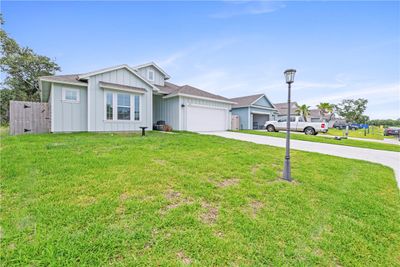 105 Broad Oak Drive, House other with 4 bedrooms, 2 bathrooms and null parking in Rockport TX | Image 2