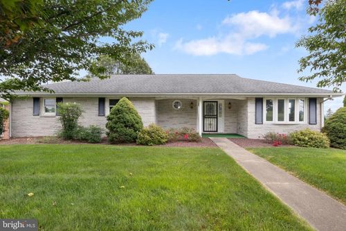 725 S Pleasant Ave, DALLASTOWN, PA, 17313-9239 | Card Image