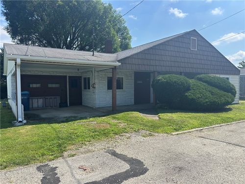 w-800 W Smithfield St, Mount Pleasant, PA, 15666-1416 | Card Image