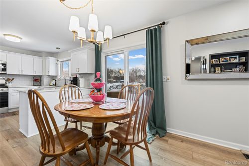 21027 Richard Ave, Brownstown Twp, MI, 48183-5907 | Card Image