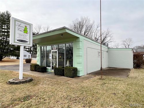 507 Sherman St, Belleville, IL, 62221-4148 | Card Image