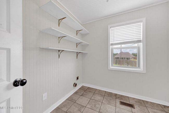 Laundry Room | Image 15