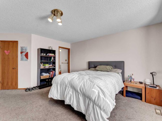 915 7 Street Se, Home with 4 bedrooms, 3 bathrooms and 2 parking in Redcliff AB | Image 17