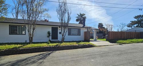 2616 Selma St, Sacramento, CA, 95815-2333 | Card Image