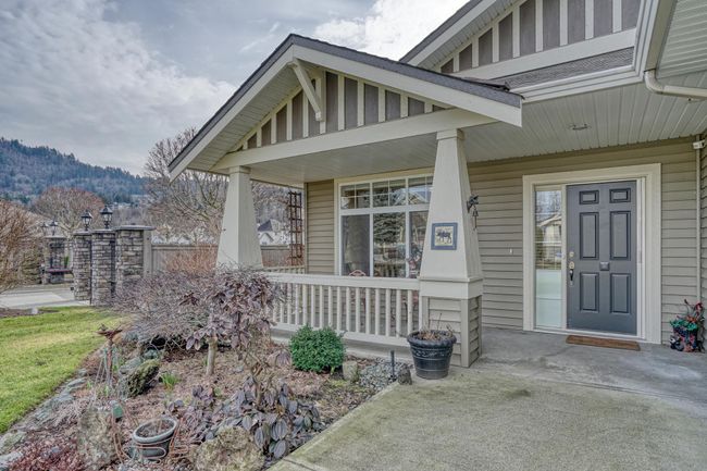 5988 Hunter Creek Crescent, House other with 2 bedrooms, 2 bathrooms and 4 parking in Chilliwack BC | Image 4