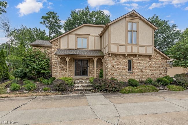 23261 Pheasant Lane, Condo with 3 bedrooms, 2 bathrooms and null parking in Westlake OH | Image 1