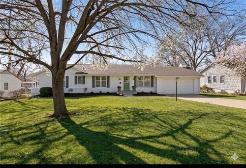 2309 W 104th St, Leawood, KS, 66206-2603 | Card Image