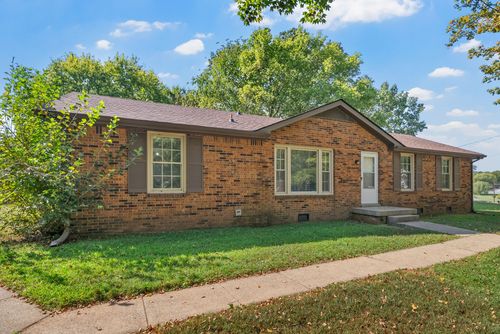 300 Hundred Oaks Dr, Clarksville, TN, 37043-5805 | Card Image