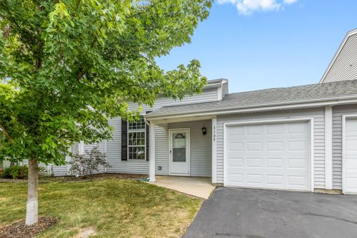 3109 Lynette Ln, Island Lake, IL, 60042-9015 | Card Image