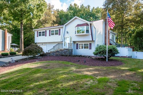 17 Lake Dr, Roosevelt, NJ, 08555-7007 | Card Image