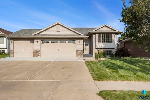 2212 S Macey Ave, Sioux Falls, SD, 57106-4772 | Card Image