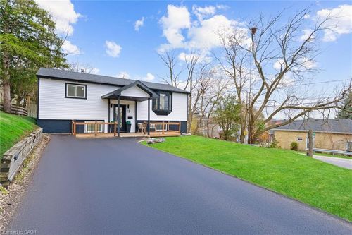 19 Broad St, Brantford, ON, N3R7E1 | Card Image