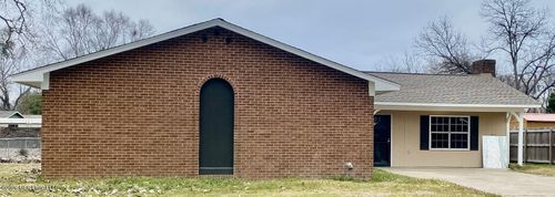 1736 S Pear Ln, Greenville, MS, 38703-7825 | Card Image