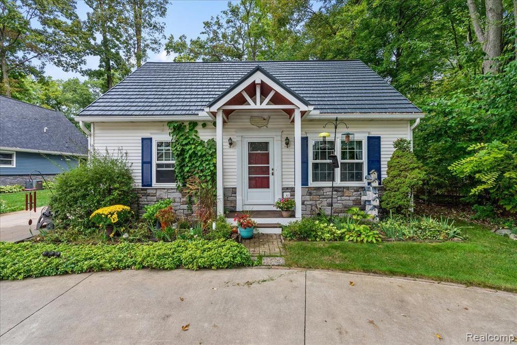 Chemung Dr, Howell, MI 48843 #1